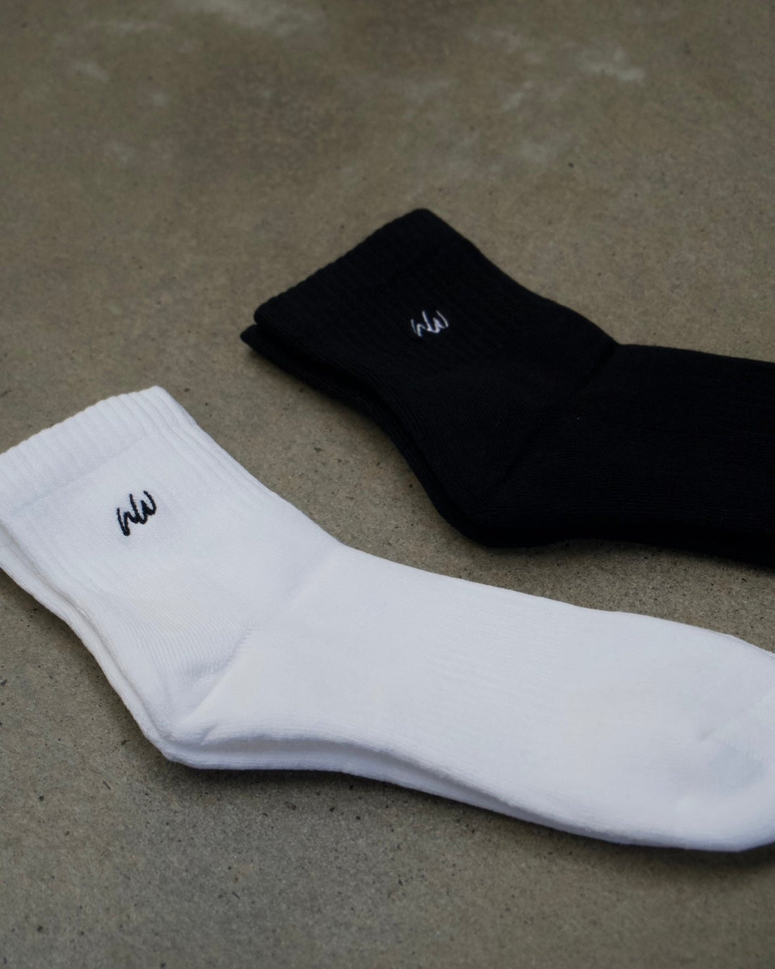 UNISEX SOCKS WHITE AND BLACK
