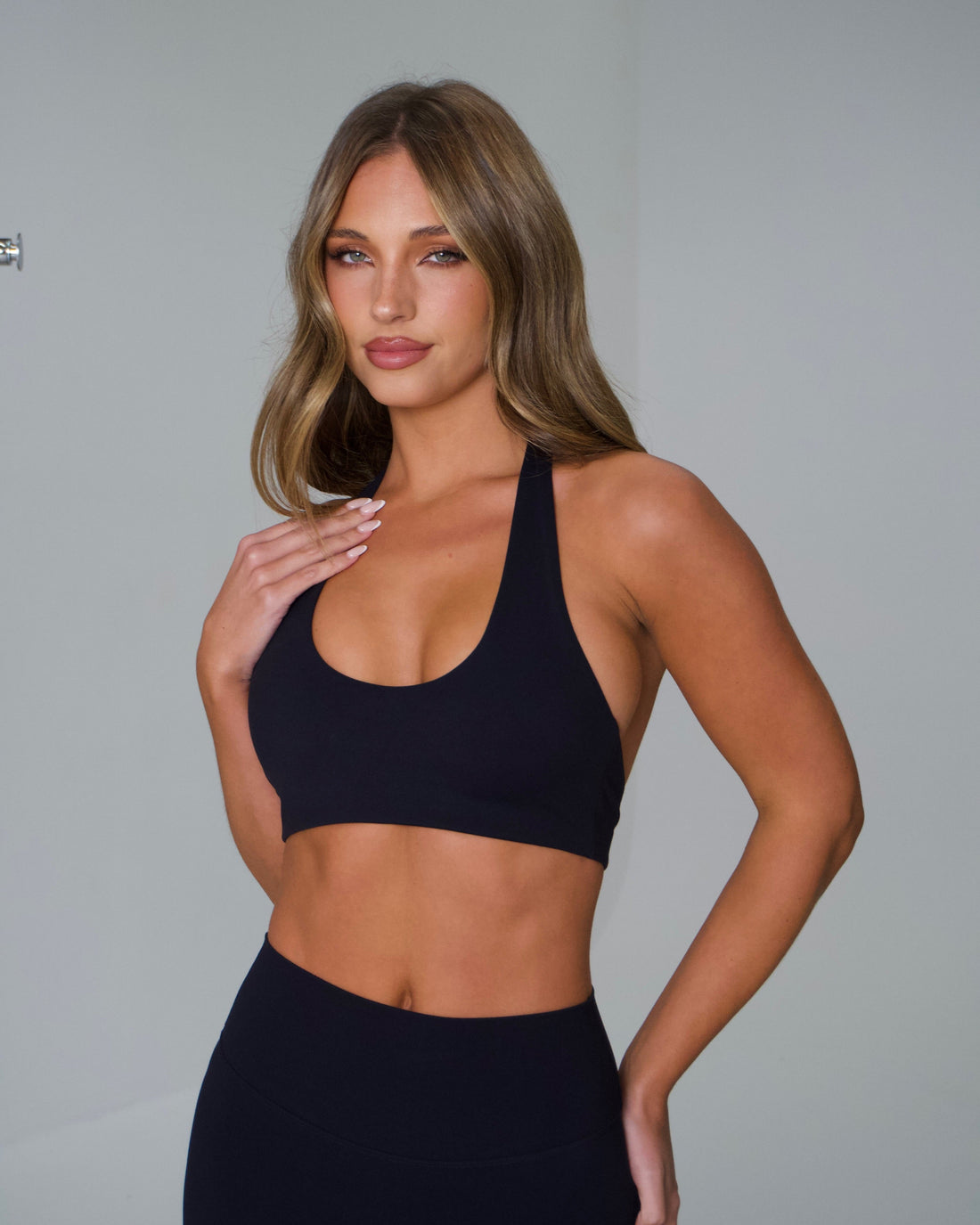 SOFT BLACK HALTER WORKOUT CROP